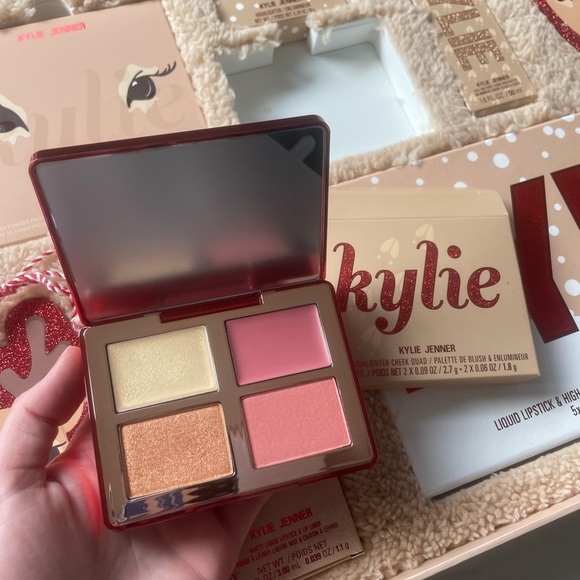 KYLIE COSMETICS 2022 CHRISTMAS COLLECTION - Picture 8 of 13